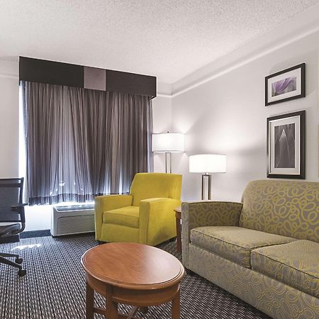 La Quinta Inn & Suites By Wyndham University Area Chapel Hill Durham Esterno foto