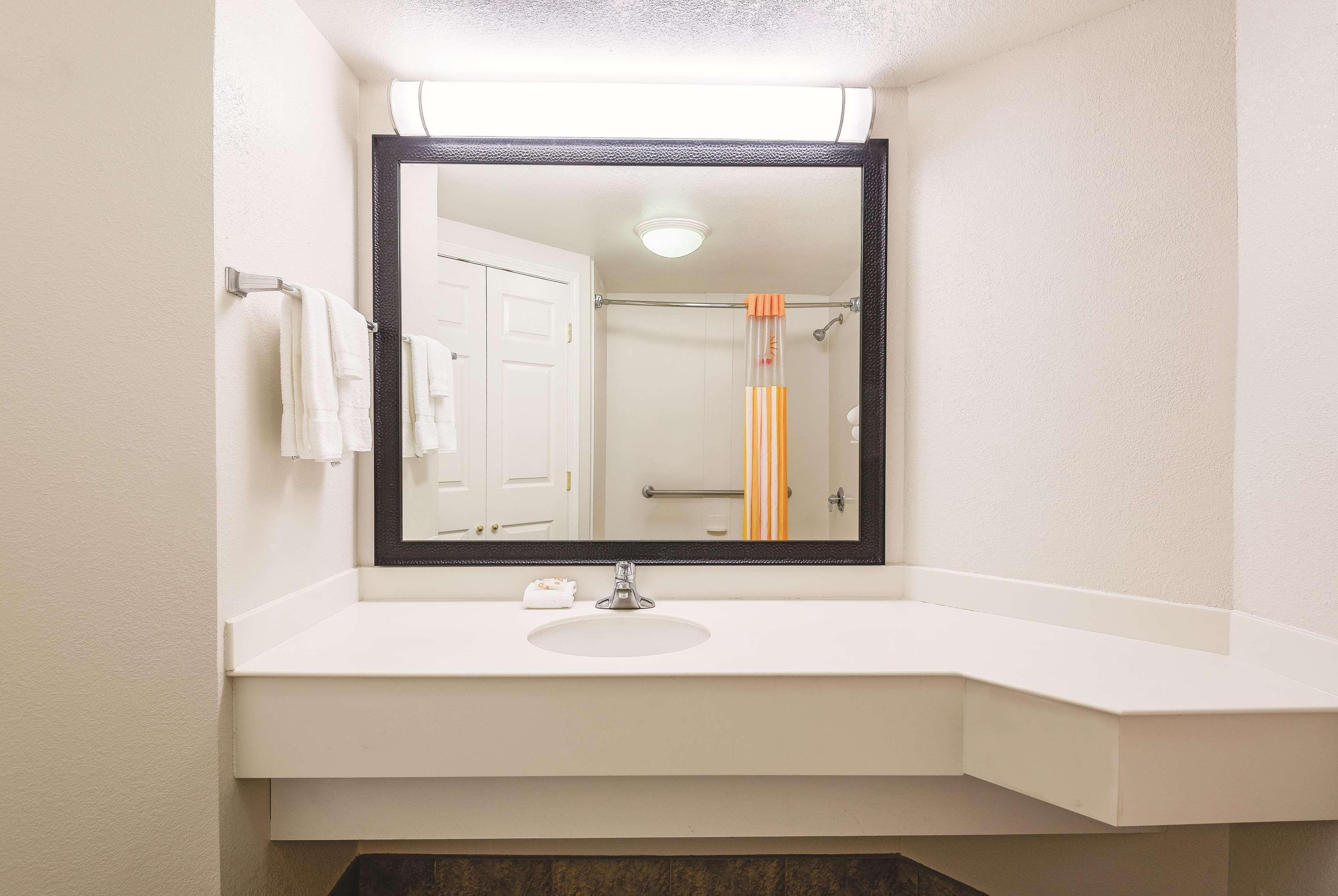 La Quinta Inn & Suites By Wyndham University Area Chapel Hill Durham Esterno foto