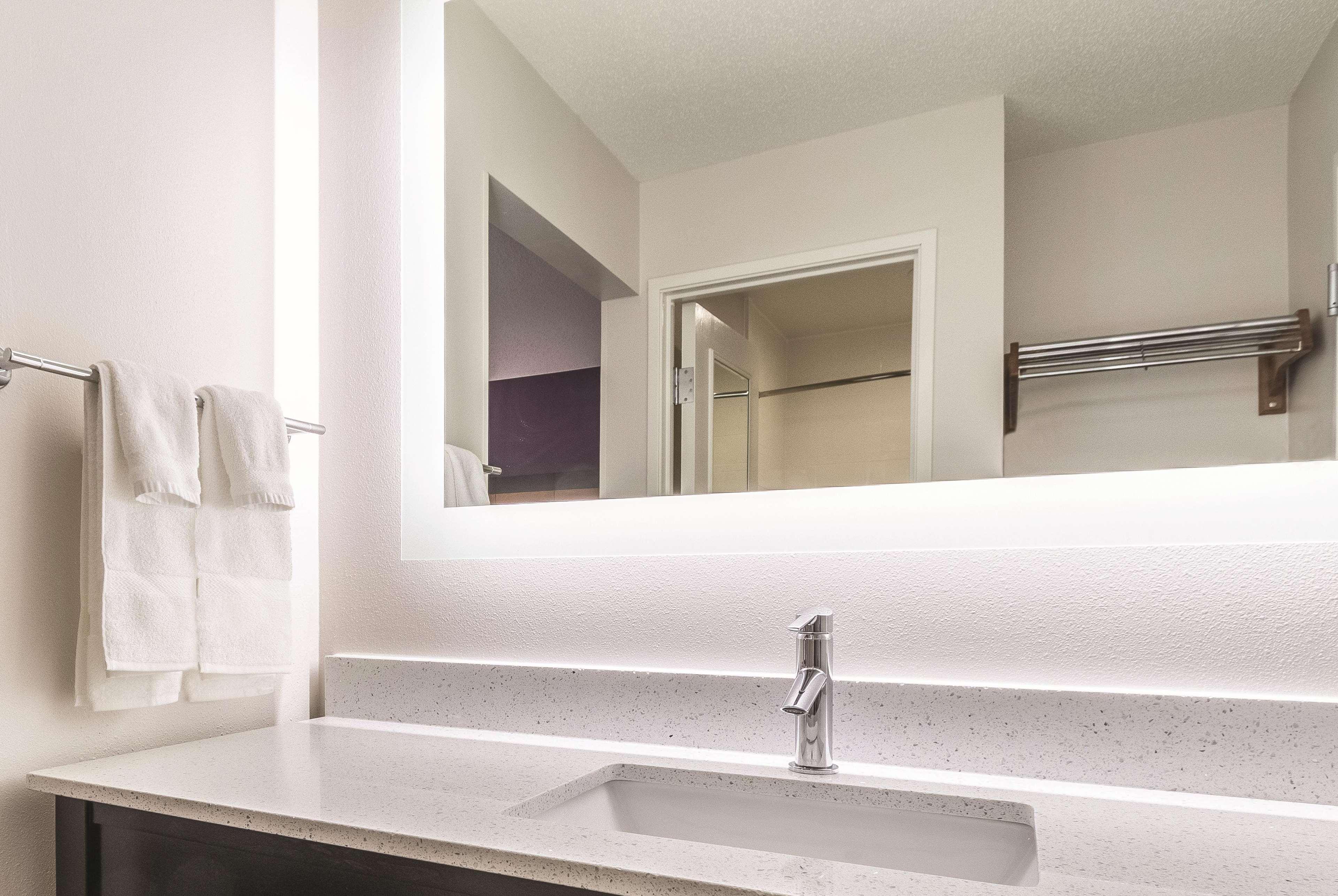 La Quinta Inn & Suites By Wyndham University Area Chapel Hill Durham Esterno foto