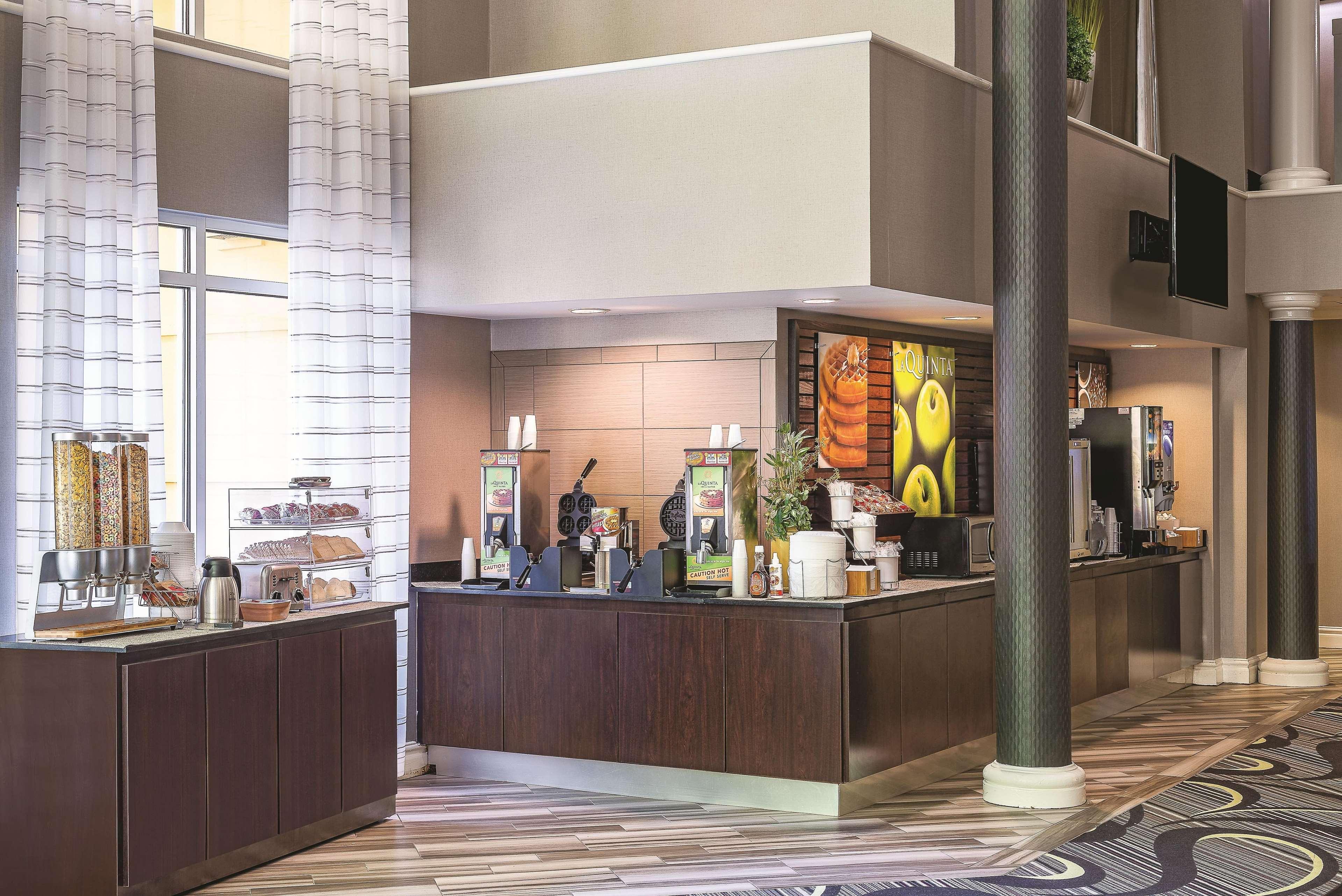 La Quinta Inn & Suites By Wyndham University Area Chapel Hill Durham Esterno foto