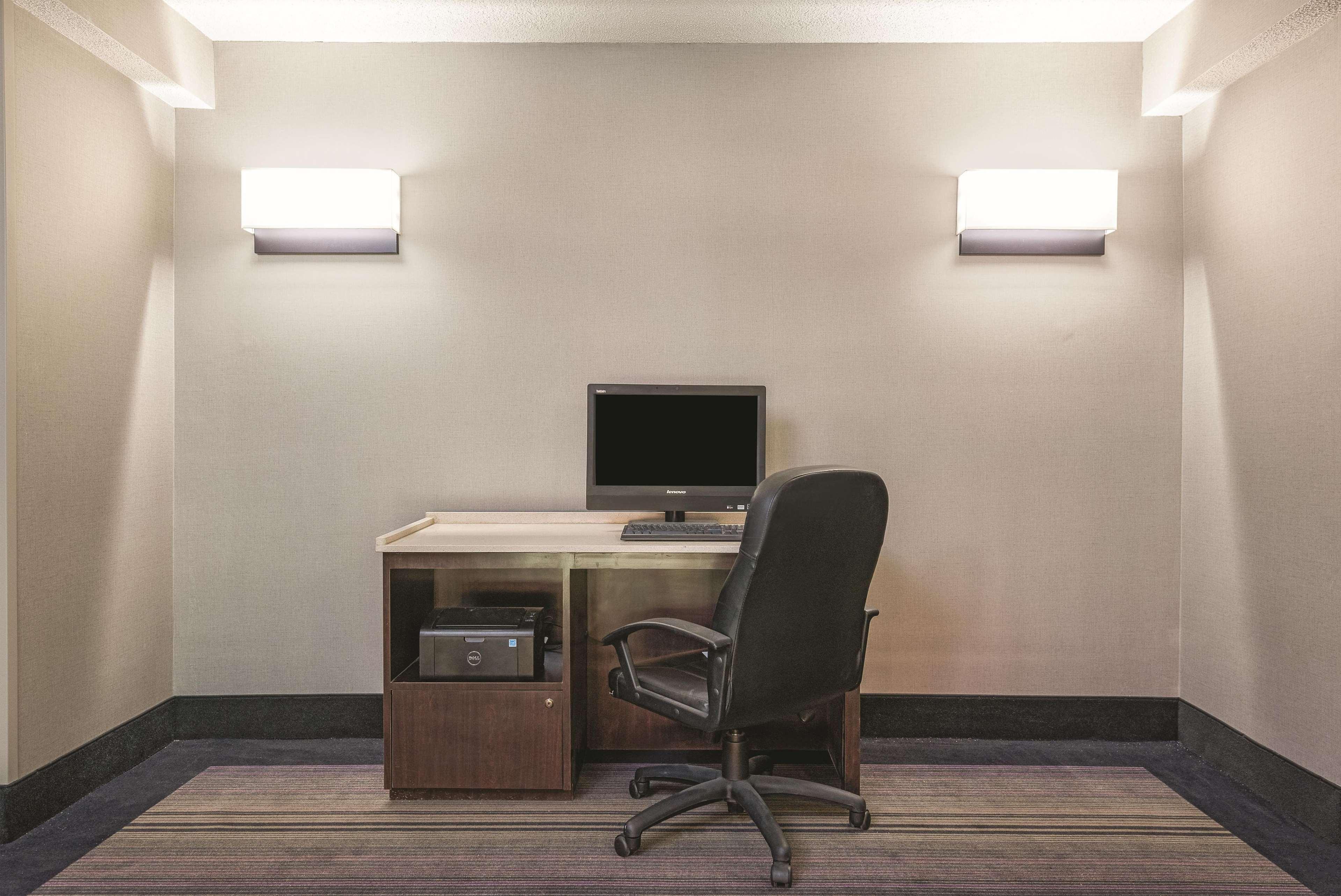 La Quinta Inn & Suites By Wyndham University Area Chapel Hill Durham Esterno foto