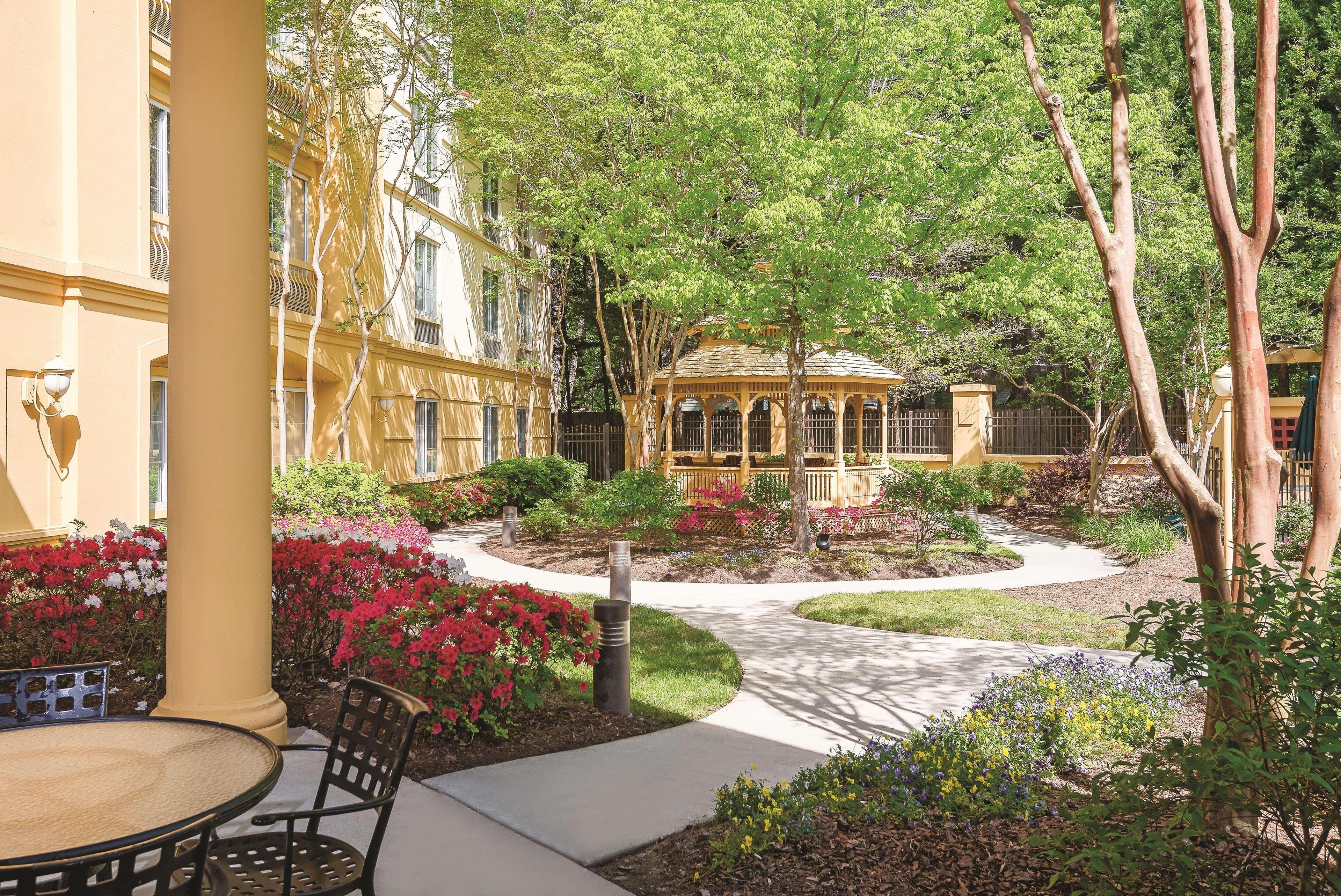 La Quinta Inn & Suites By Wyndham University Area Chapel Hill Durham Esterno foto