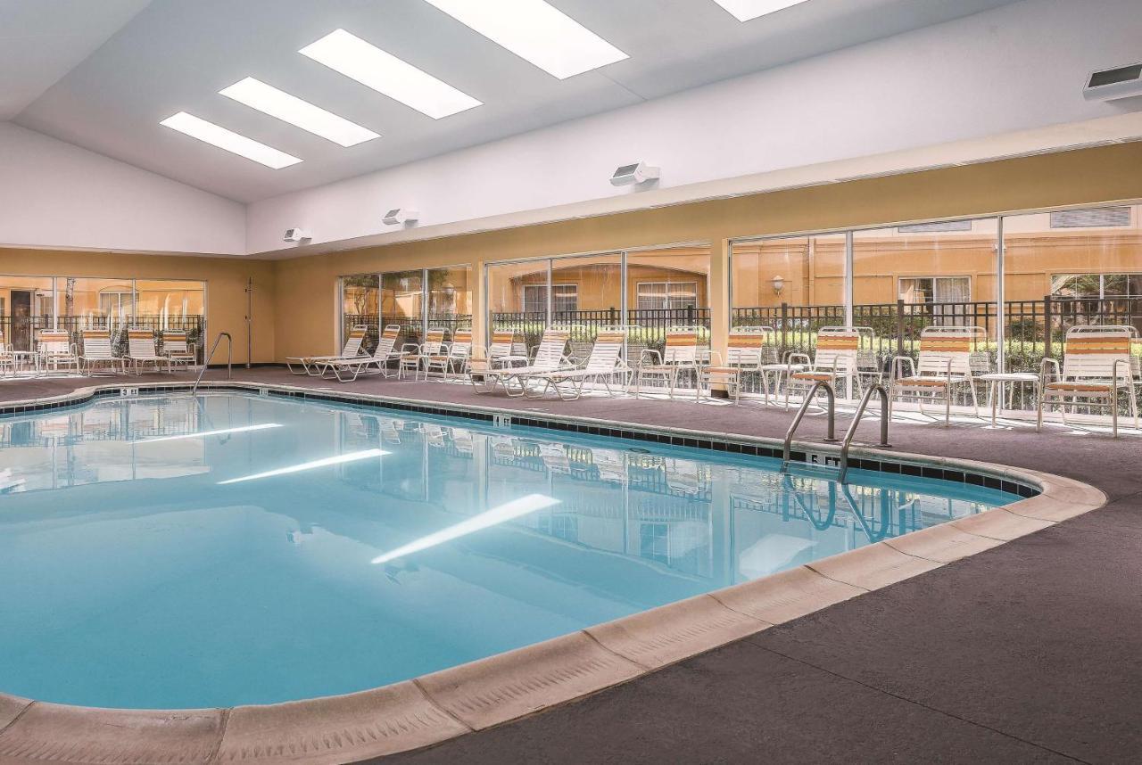 La Quinta Inn & Suites By Wyndham University Area Chapel Hill Durham Esterno foto