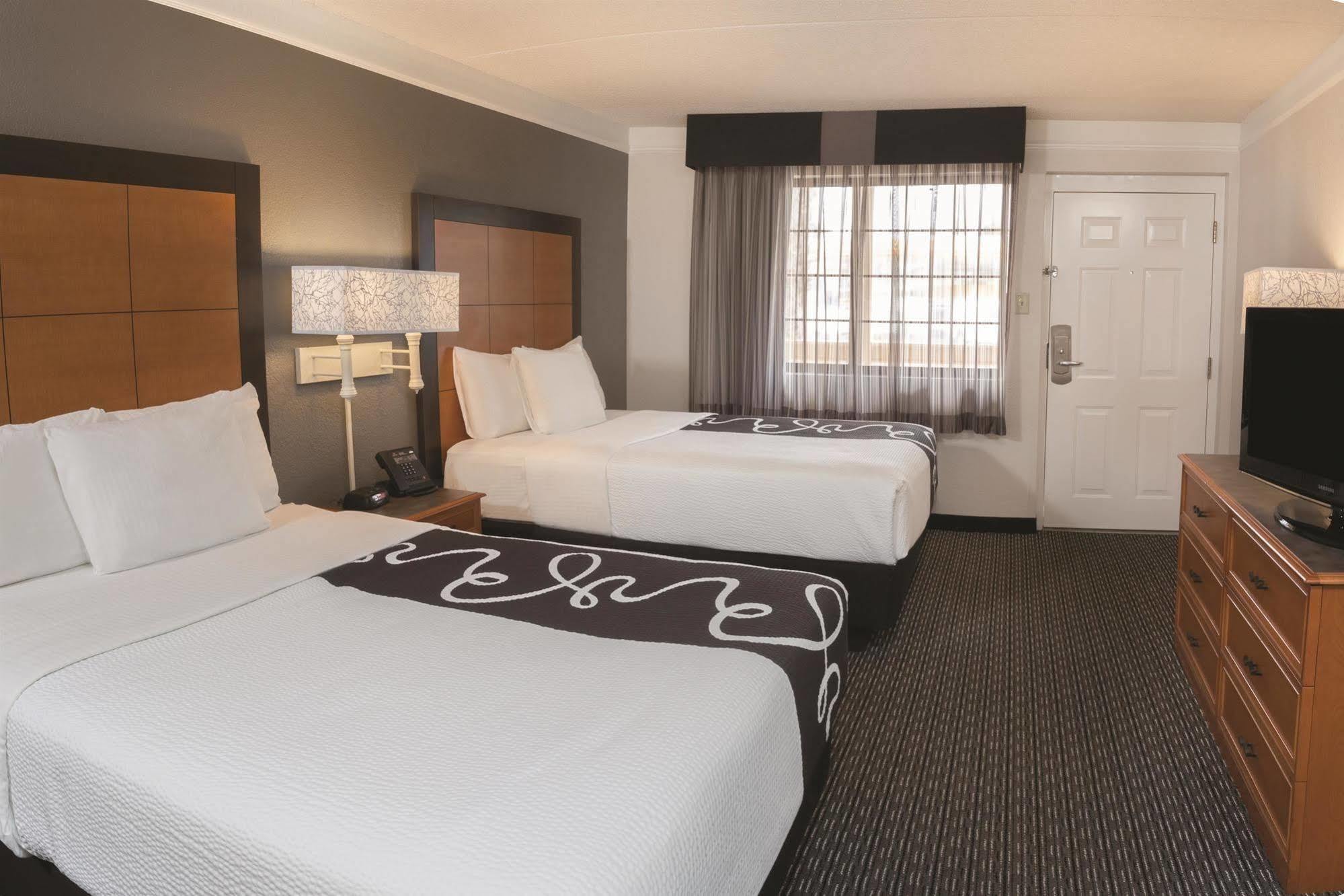 La Quinta Inn & Suites By Wyndham University Area Chapel Hill Durham Esterno foto