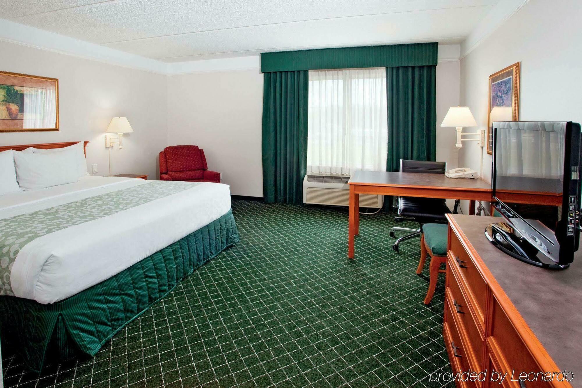 La Quinta Inn & Suites By Wyndham University Area Chapel Hill Durham Esterno foto