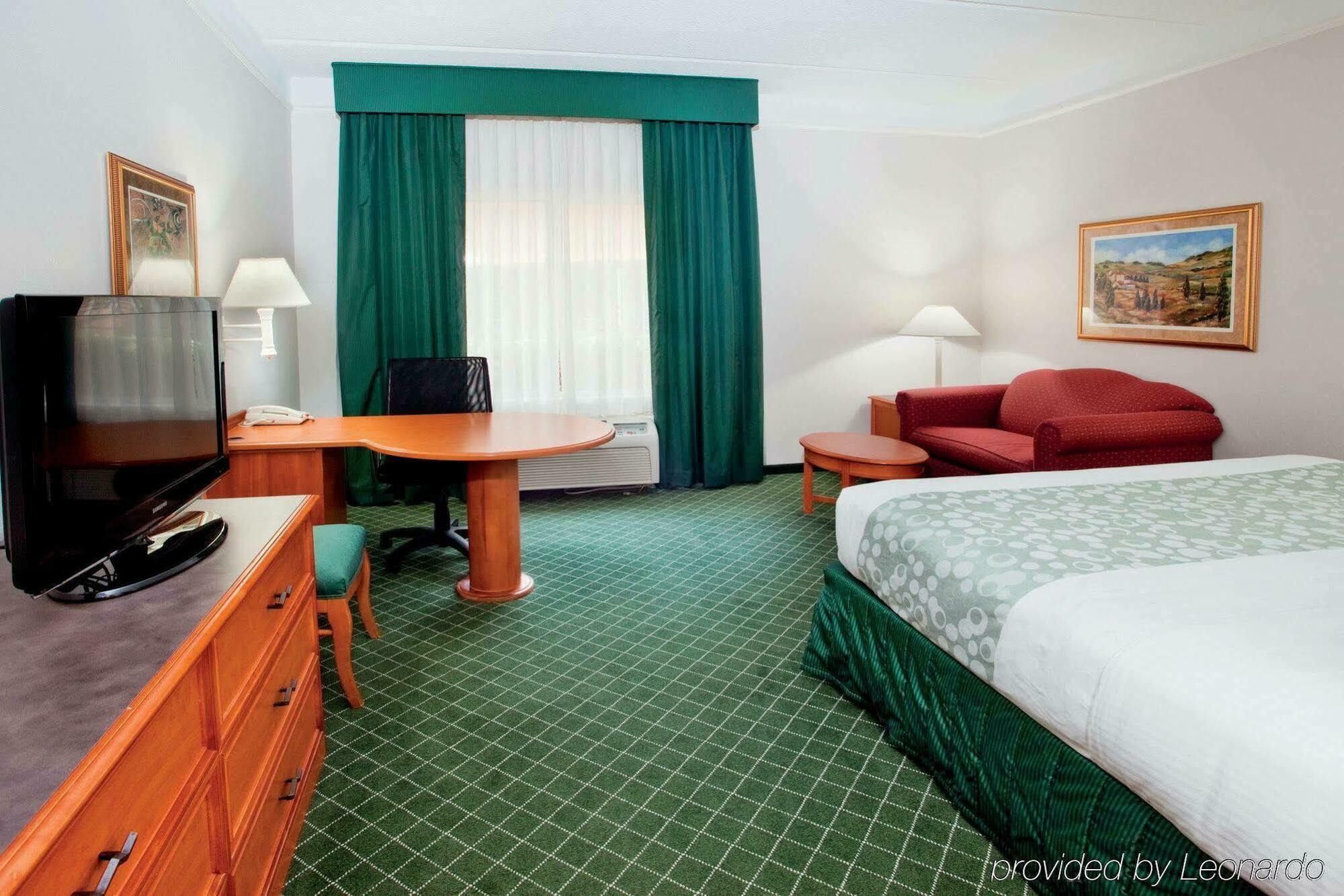 La Quinta Inn & Suites By Wyndham University Area Chapel Hill Durham Esterno foto
