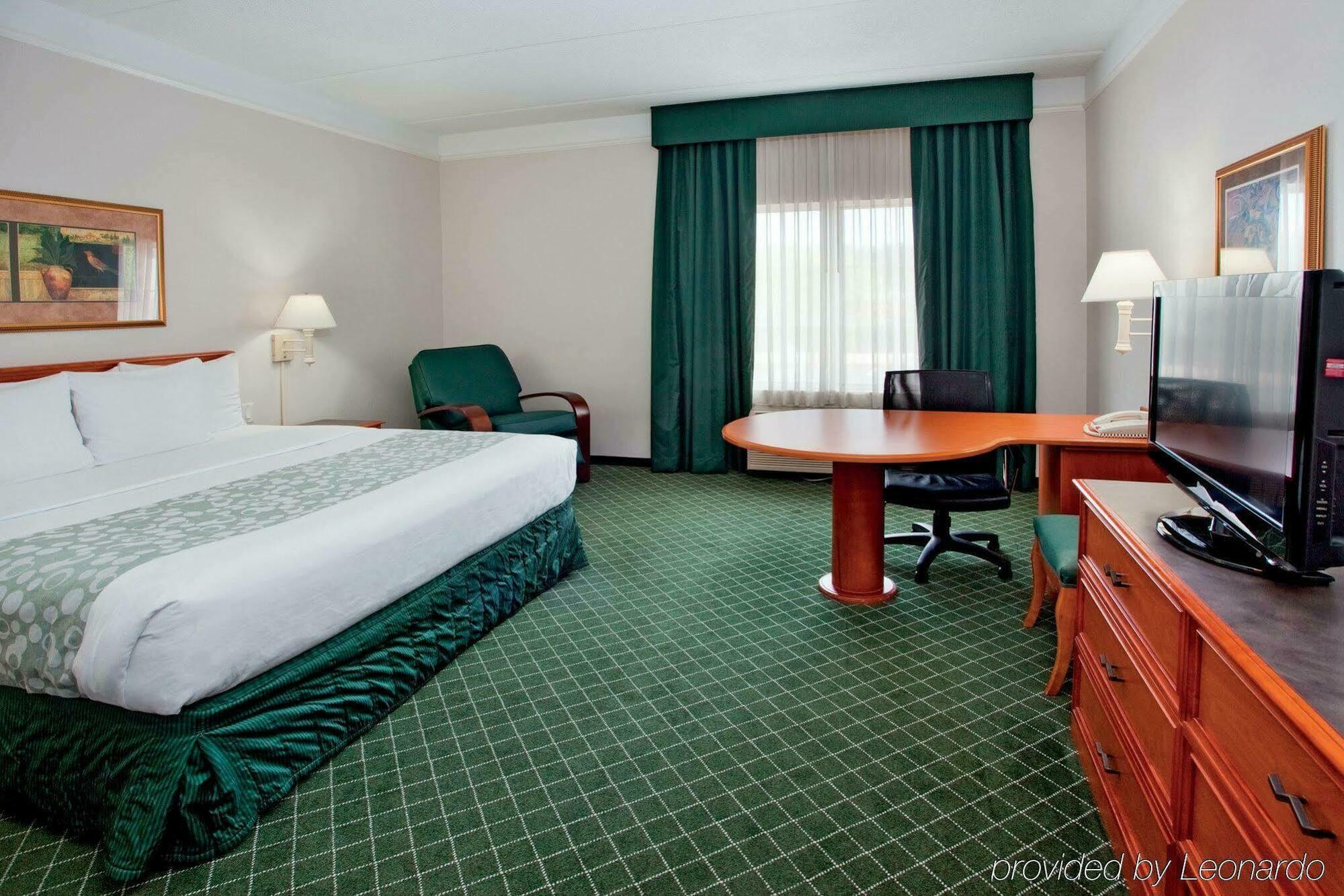La Quinta Inn & Suites By Wyndham University Area Chapel Hill Durham Esterno foto