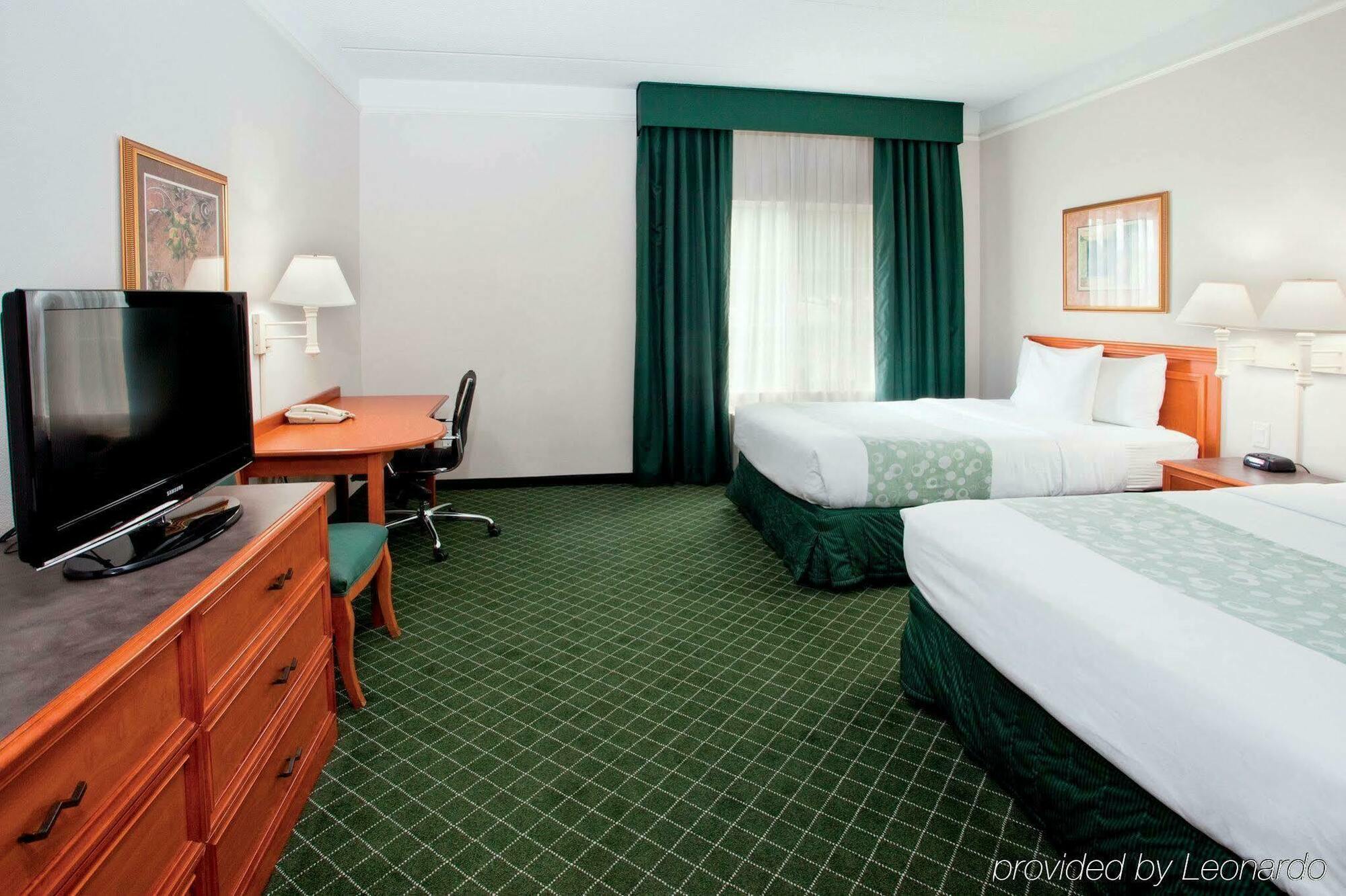 La Quinta Inn & Suites By Wyndham University Area Chapel Hill Durham Esterno foto