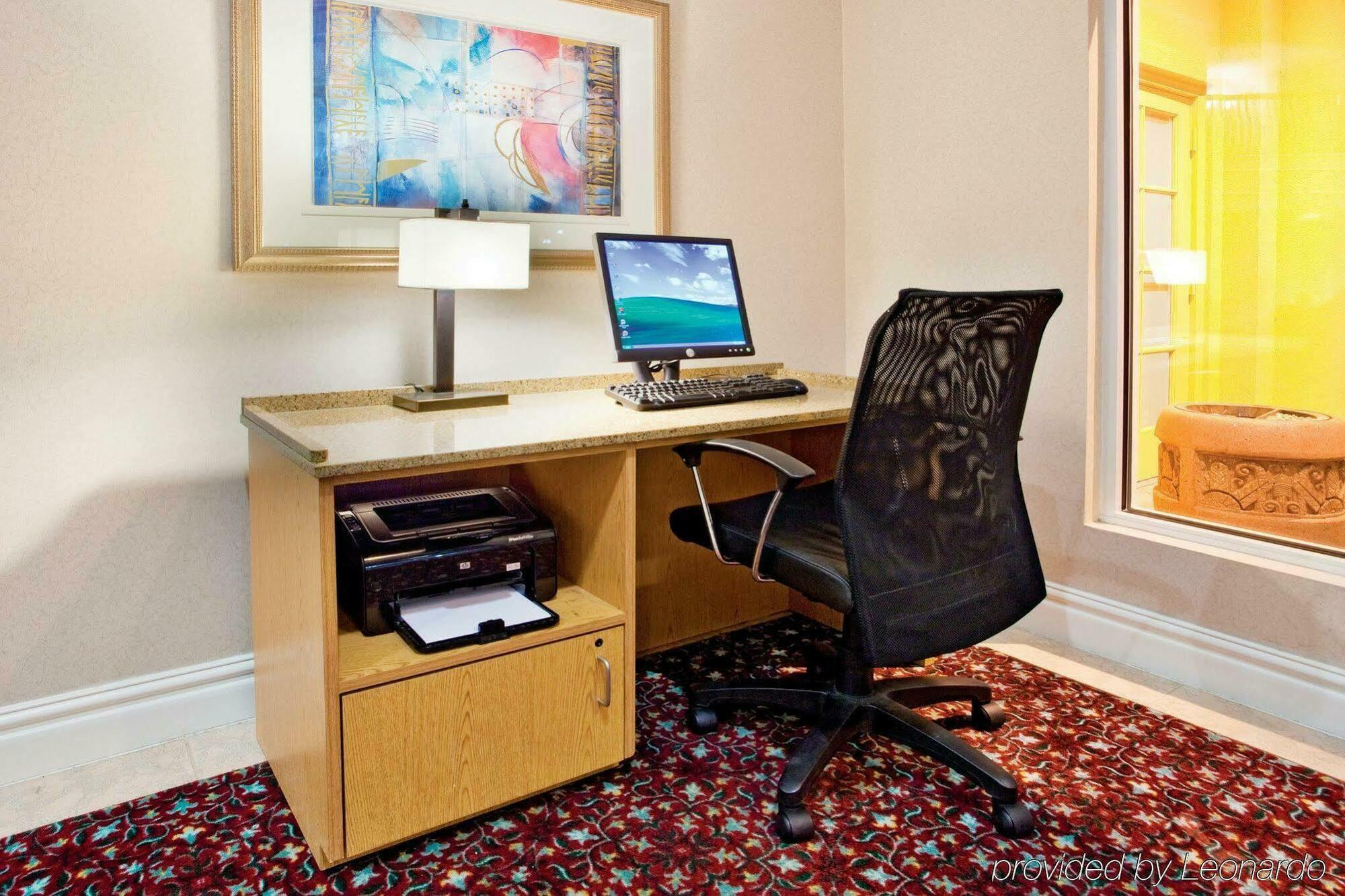 La Quinta Inn & Suites By Wyndham University Area Chapel Hill Durham Esterno foto